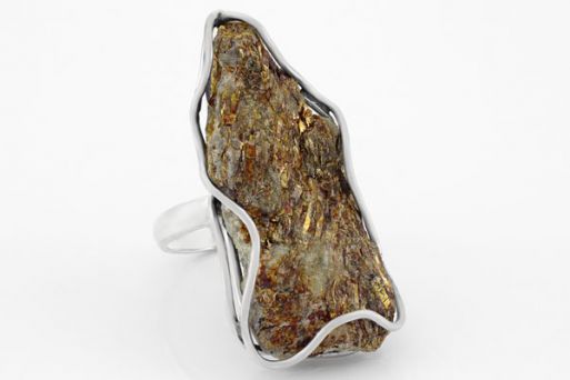 Серебряное кольцо с астрофиллитом 41727 купить в магазине Самоцветы мира