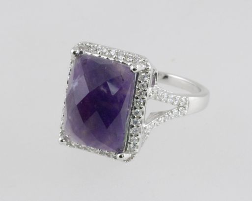 Серебряное кольцо с аметистом 42017 купить в магазине Самоцветы мира