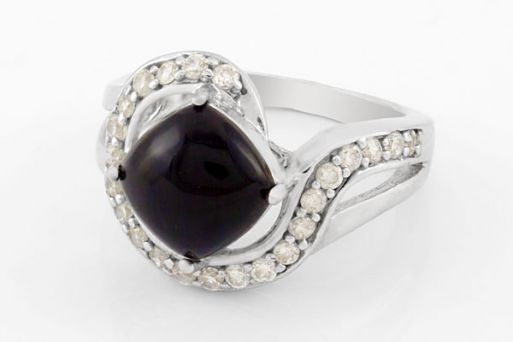 Серебряное кольцо с чёрным агатом и фианитами 42046 купить в магазине Самоцветы мира