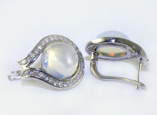 Серебряные серьги с лунным камнем 42455 купить в магазине Самоцветы мира