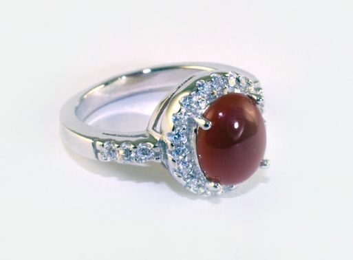 Серебряное кольцо с сердоликом и фианитами 42542 купить в магазине Самоцветы мира