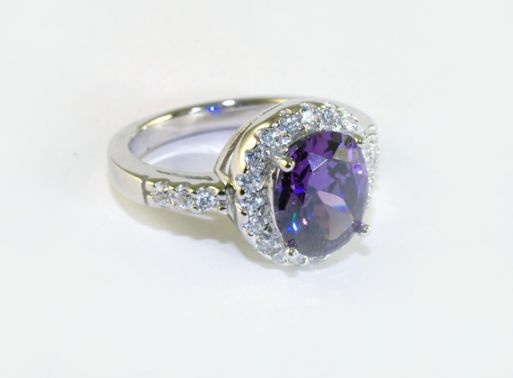 Серебряное кольцо с аметистом и фианитами 42551 купить в магазине Самоцветы мира