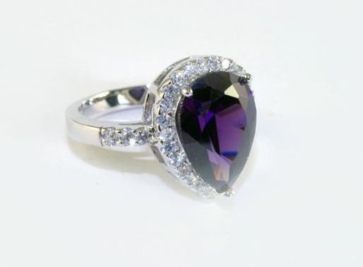 Серебряное кольцо с аметистом и фианитами 42561 купить в магазине Самоцветы мира
