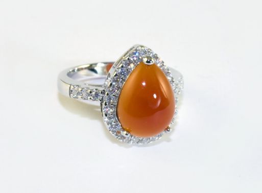 Серебряное кольцо с сердоликом и фианитами 42568 купить в магазине Самоцветы мира