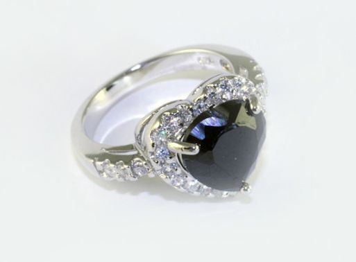 Серебряное кольцо с чёрным агатом и фианитами 42593 купить в магазине Самоцветы мира
