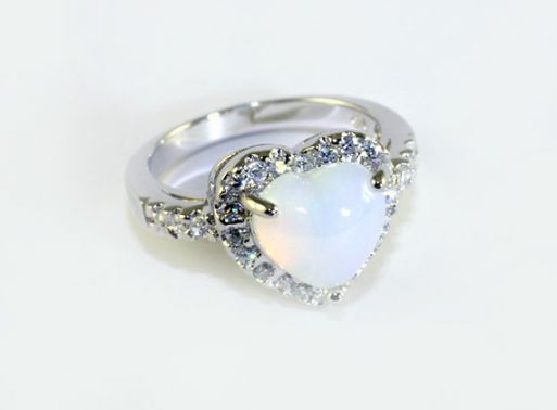 Серебряное кольцо с лунным камнем и фианитами 42598 купить в магазине Самоцветы мира