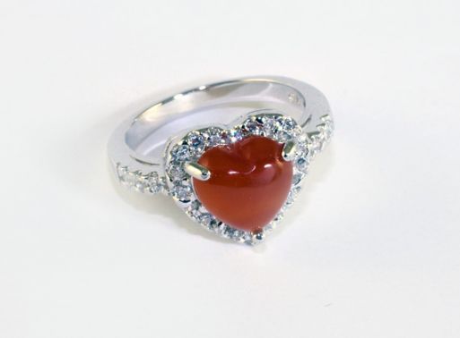 Серебряное кольцо с сердоликом и фианитами 42601 купить в магазине Самоцветы мира
