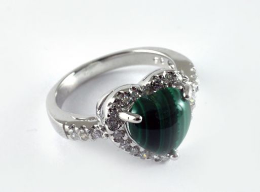 Серебряное кольцо с малахитом и фианитами 42603 купить в магазине Самоцветы мира