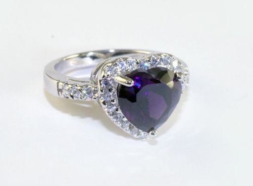 Серебряное кольцо с аметистом и фианитами 42605 купить в магазине Самоцветы мира