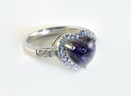 Серебряное кольцо с чароитом и фианитами 42609 купить в магазине Самоцветы мира