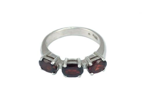 Серебряное кольцо с гранатом 42779 купить в магазине Самоцветы мира