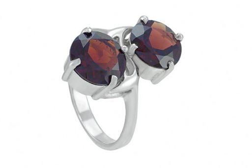 Серебряное кольцо с гранатом 42791 купить в магазине Самоцветы мира