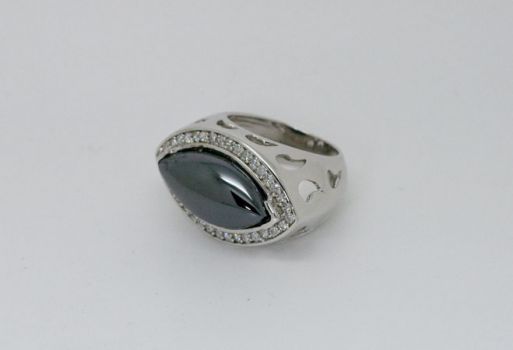        Серебряное кольцо с гематитом.