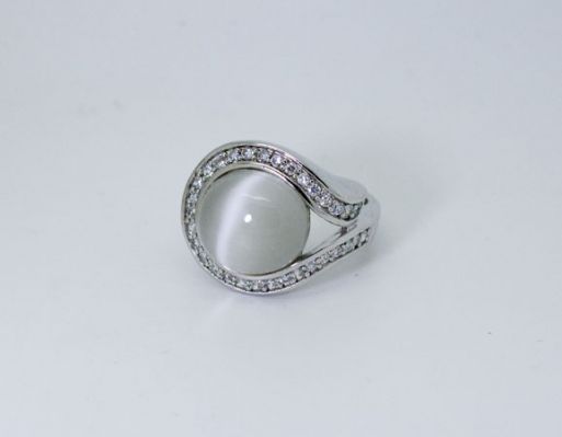 Серебряное кольцо с кошачим глазом 43328 купить в магазине Самоцветы мира