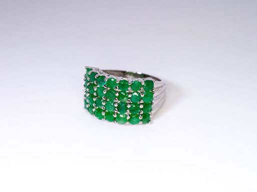Серебряное кольцо с изумрудом 43419 купить в магазине Самоцветы мира