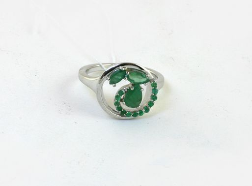 Серебряное кольцо с изумрудом 43439 купить в магазине Самоцветы мира