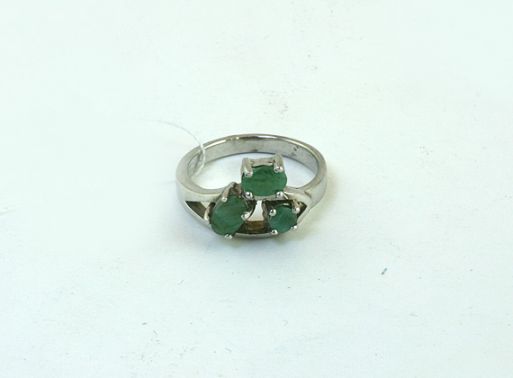 Серебряное кольцо с изумрудом 43456 купить в магазине Самоцветы мира