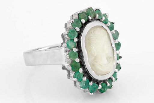 Серебряное кольцо с изумрудом и перламутром 43489 купить в магазине Самоцветы мира