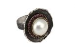 Кольцо из серебра с рубином жемчугом синтетическим круг 10 мм 22 круга 2 мм 43500