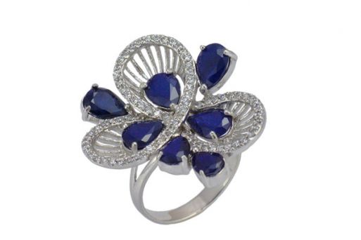 Серебряное кольцо с сапфиром и фианитами 43548 купить в магазине Самоцветы мира