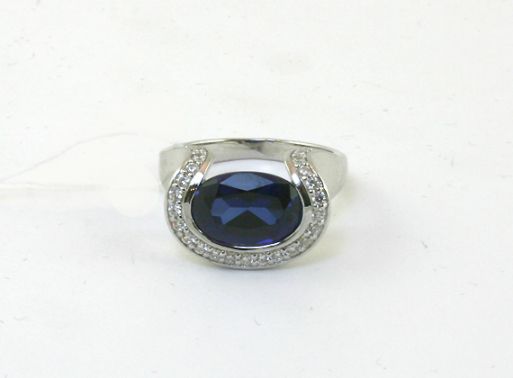 Серебряное кольцо с сапфиром синтетическим 43584 купить в магазине Самоцветы мира