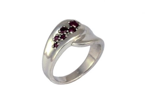 Серебряное кольцо с рубином 43631 купить в магазине Самоцветы мира