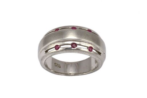 Серебряное кольцо с рубином 43639 купить в магазине Самоцветы мира