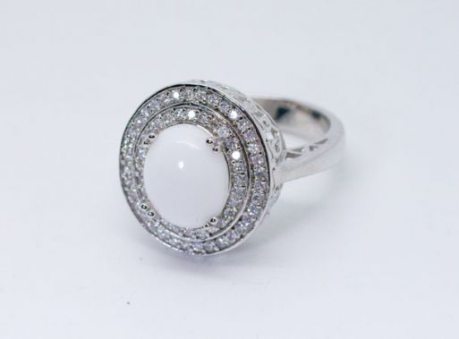 Серебряное кольцо с кахолонгом 43644 купить в магазине Самоцветы мира