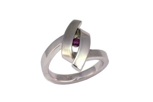 Серебряное кольцо с рубином 43652 купить в магазине Самоцветы мира