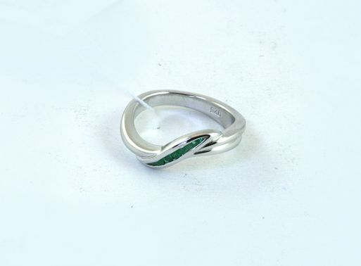 Серебряное кольцо с изумрудом 43736 купить в магазине Самоцветы мира