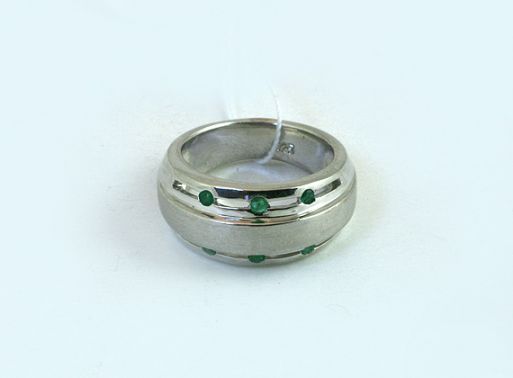 Серебряное кольцо с изумрудом 43763 купить в магазине Самоцветы мира
