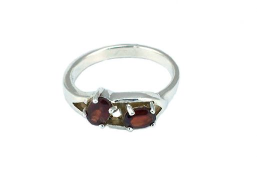 Серебряное кольцо с гранатом 43783 купить в магазине Самоцветы мира