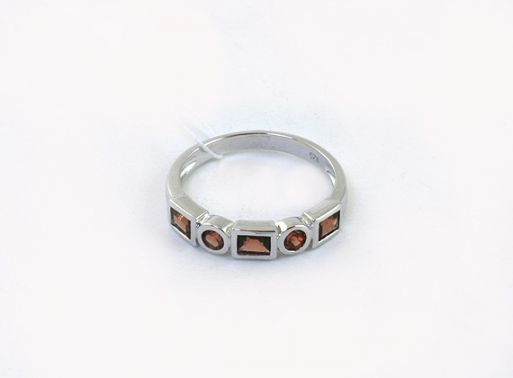 Серебряное кольцо с гранатом 43834 купить в магазине Самоцветы мира