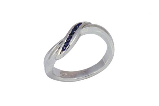 Серебряное кольцо с сапфиром 43841 купить в магазине Самоцветы мира