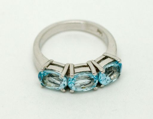 Серебряное кольцо с топазом 43938 купить в магазине Самоцветы мира