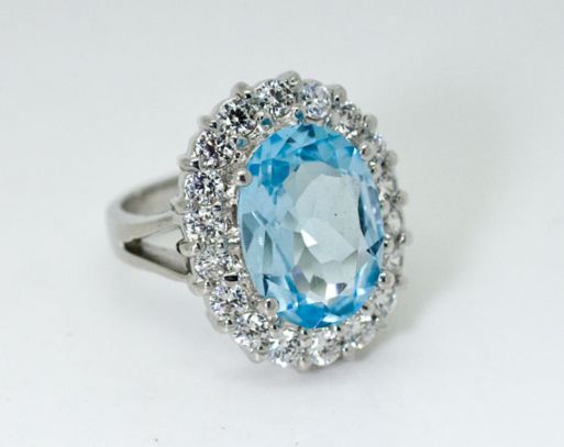 Серебряное кольцо с топазом и фианитами 43947 купить в магазине Самоцветы мира