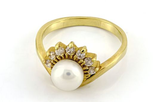 Позолоченное кольцо из сплава с жемчугом 44461 купить в магазине Самоцветы мира