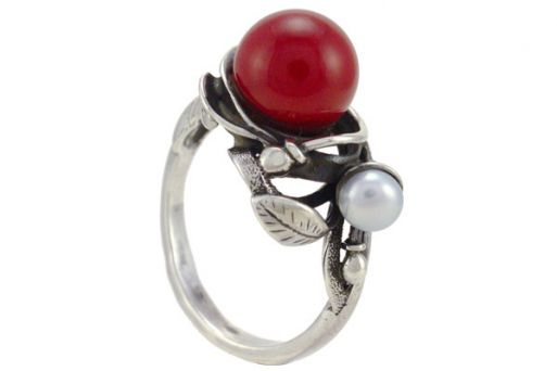 Серебряное кольцо с красным кораллом 44756 купить в магазине Самоцветы мира