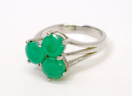 Серебряное кольцо с изумрудом 44985 купить в магазине Самоцветы мира