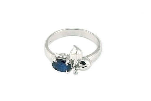 Серебряное кольцо с сапфиром и фианитами 45086 купить в магазине Самоцветы мира