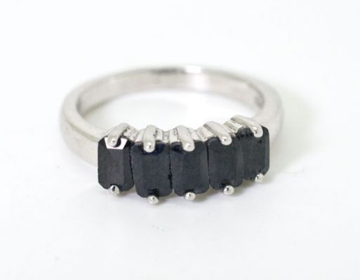 Серебряное кольцо с сапфиром 45088 купить в магазине Самоцветы мира