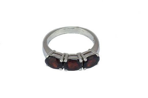 Серебряное кольцо с гранатом 45167 купить в магазине Самоцветы мира