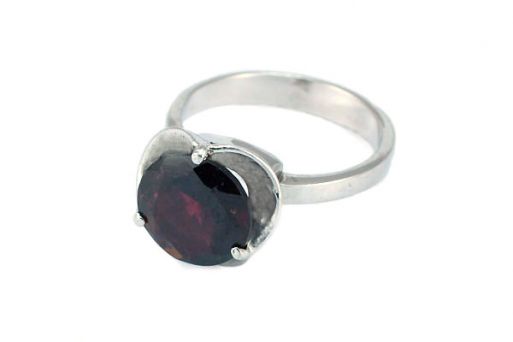 Серебряное кольцо с гранатом 45238 купить в магазине Самоцветы мира