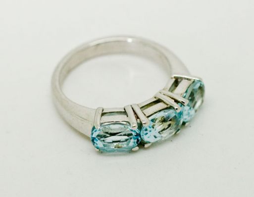 Серебряное кольцо с топазом 45253 купить в магазине Самоцветы мира