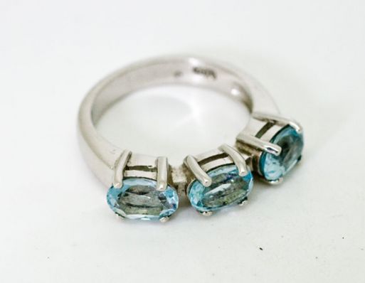Серебряное кольцо с топазом 45254 купить в магазине Самоцветы мира