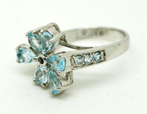 Серебряное кольцо с топазом 45266 купить в магазине Самоцветы мира