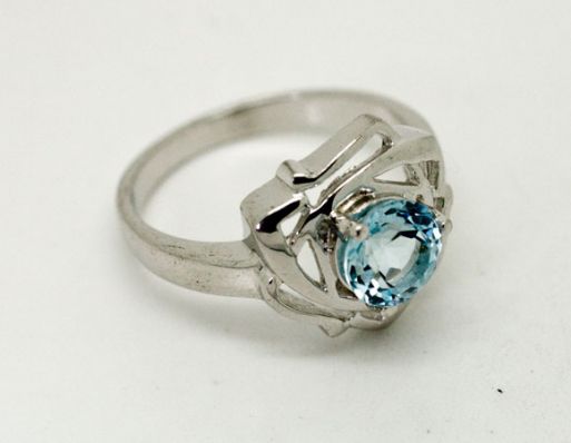 Серебряное кольцо с топазом 45274 купить в магазине Самоцветы мира
