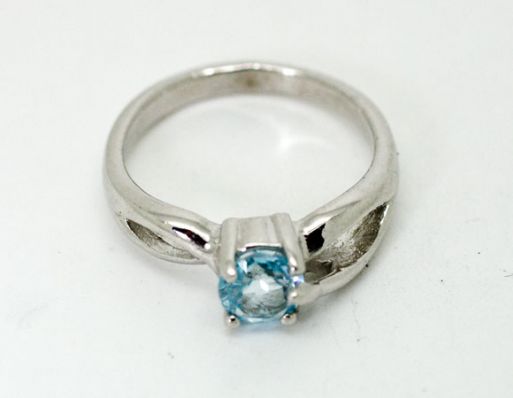 Серебряное кольцо с топазом 45278 купить в магазине Самоцветы мира