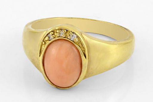 Серебряное кольцо с кораллом и фианитами 45774 купить в магазине Самоцветы мира
