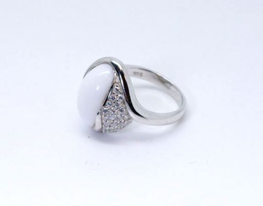 Серебряное кольцо с кахолонгом 45818 купить в магазине Самоцветы мира